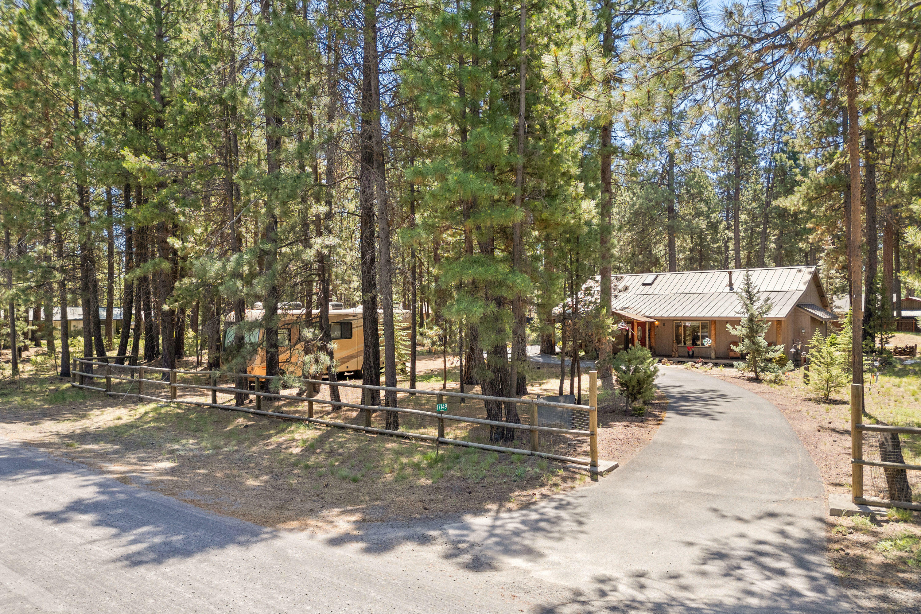 Property Photo: 17149 Norwalk Road OR 97707
