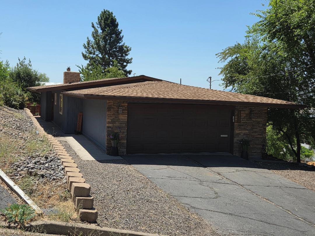 Property Photo: 2032 Huron Street OR 97601