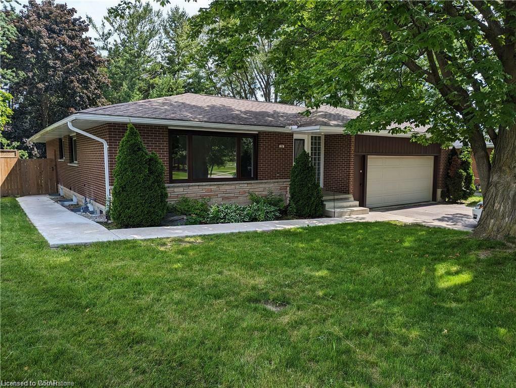 Property Photo: 26 Springbank Crescent Main ON N2M 4P7
