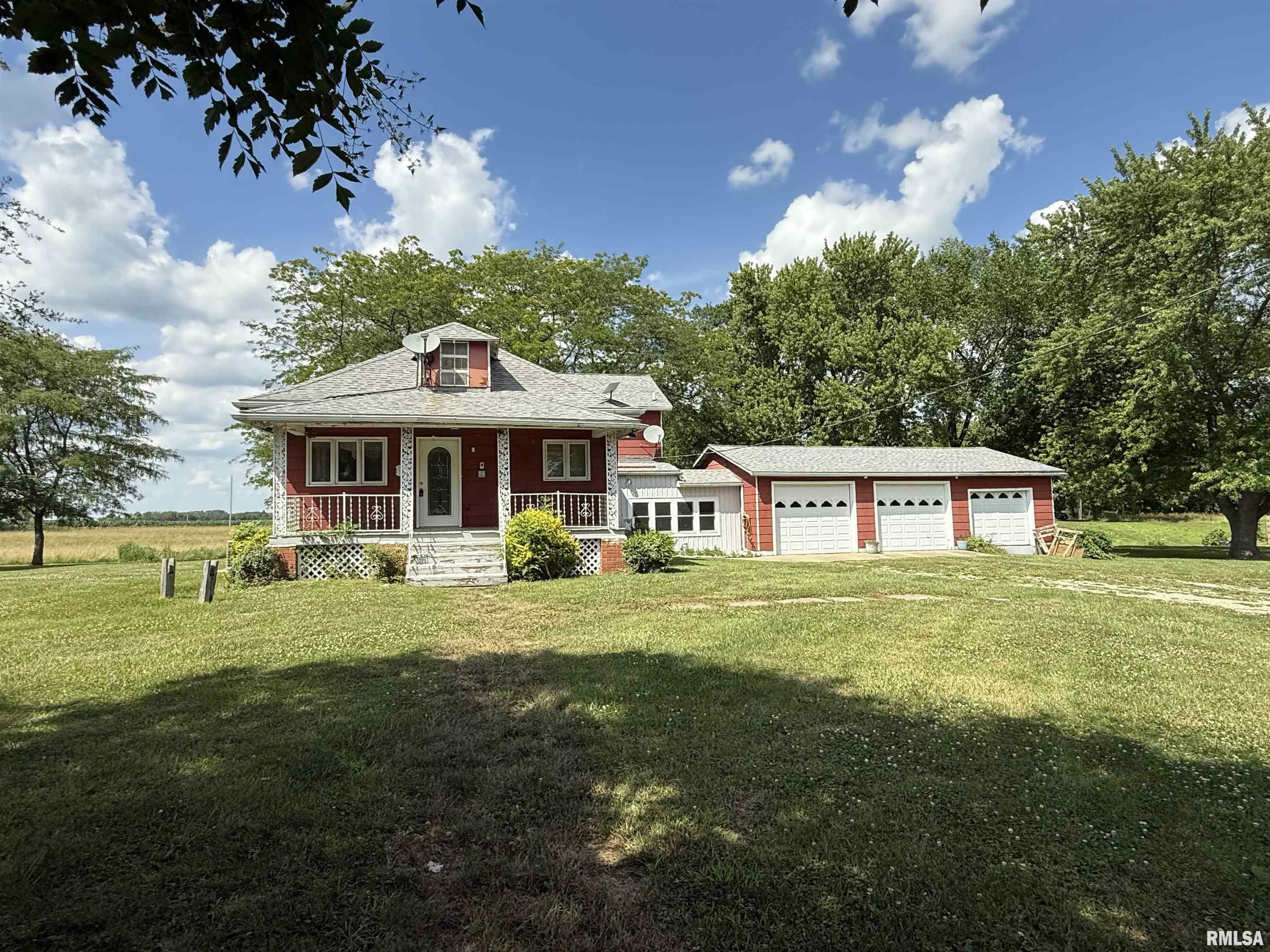 Property Photo: 22104 E County Highway 8 IL 61542