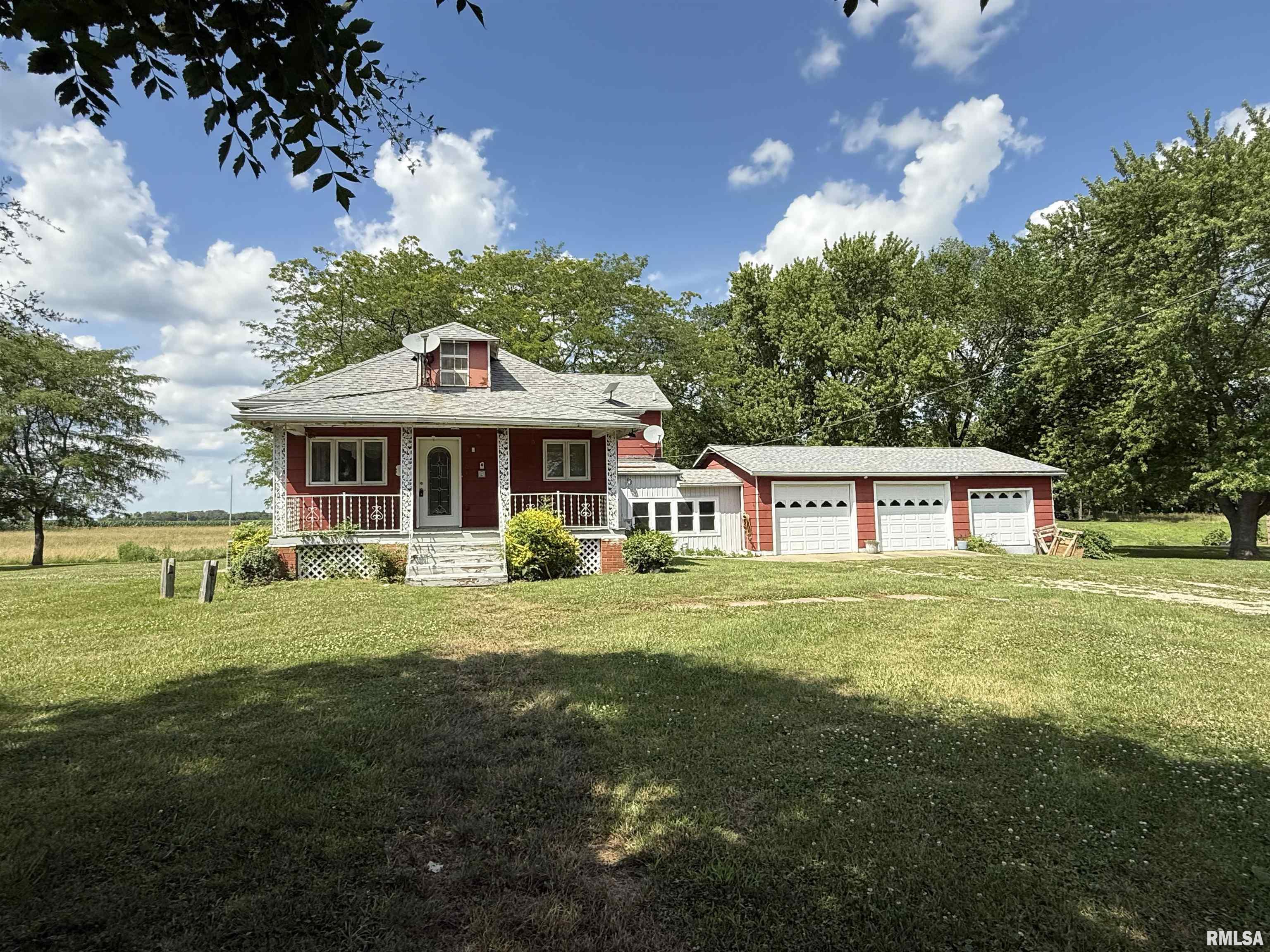 Property Photo: 22104 E County Highway 8 IL 61542