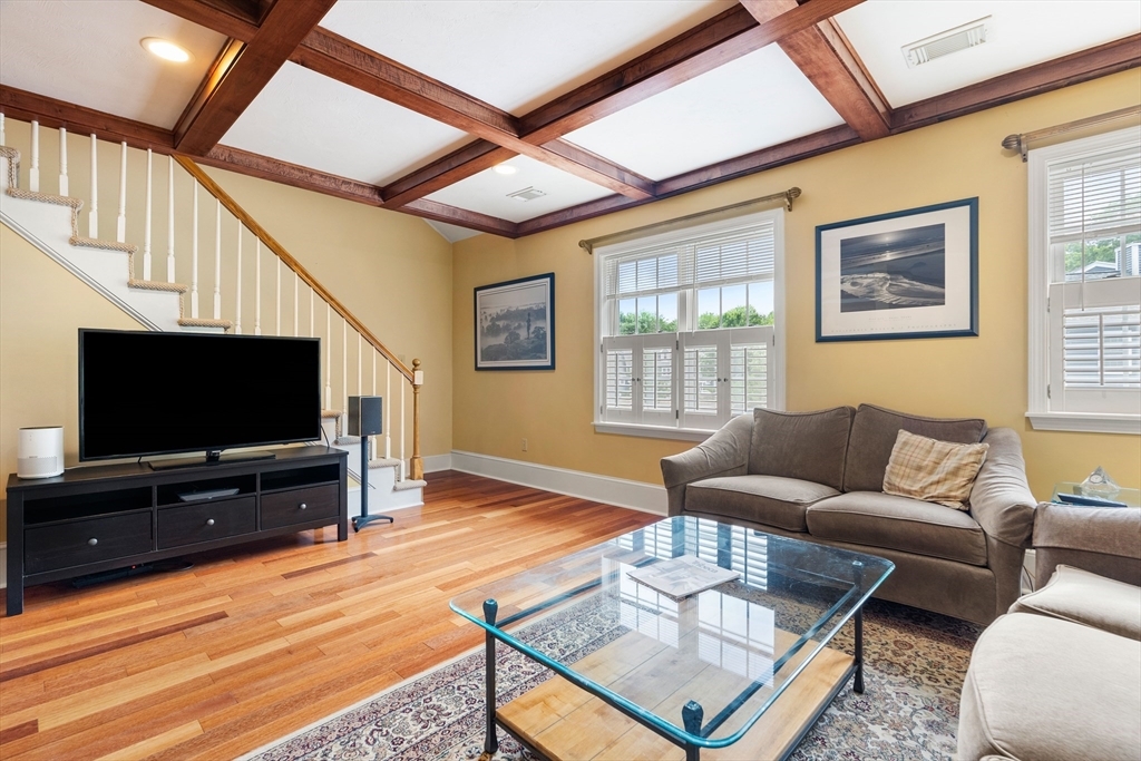Property Photo: 5 Hobart Ln 5 MA 02370