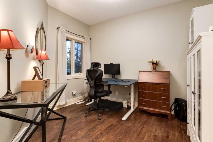 Property Photo:  1611 Montrose Terrace SE  AB T1V 0B5 