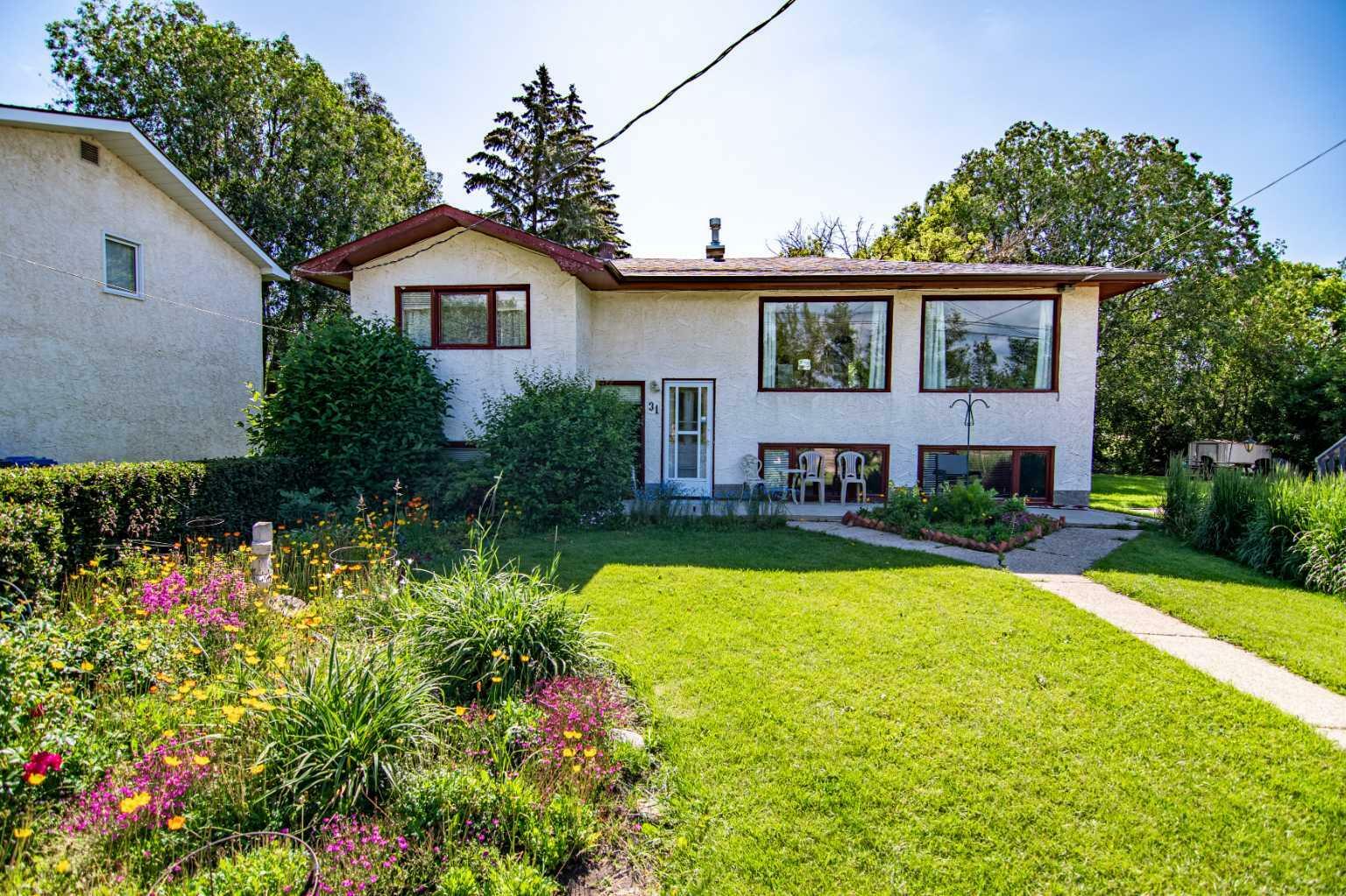 Property Photo: 31 Jarvis Bay Drive AB T4S 1R8