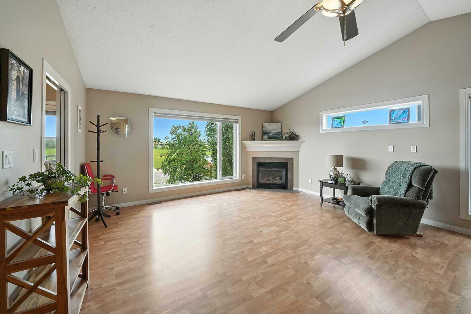Property Photo: 92 Oswald Close AB T4P 0C2
