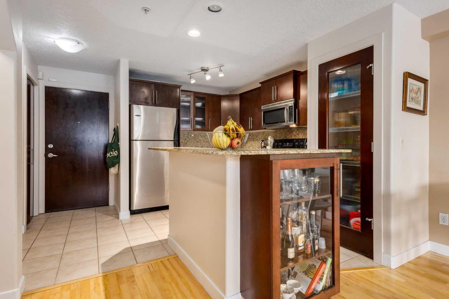 Property Photo: 317 19 Avenue SW 310 AB T2S 0E1