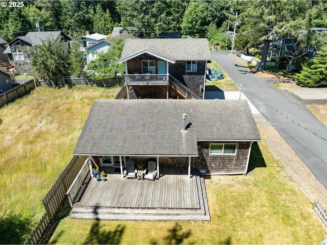 Property Photo: 296 E Jackson St OR 97110