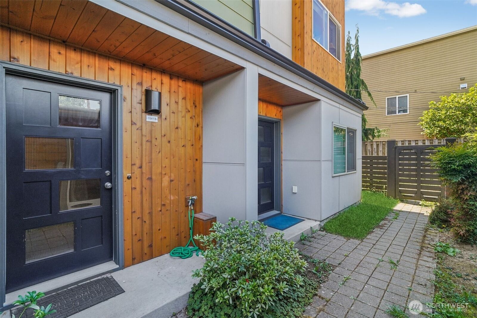 Property Photo:  1541 B NW 90th Street  WA 98117 