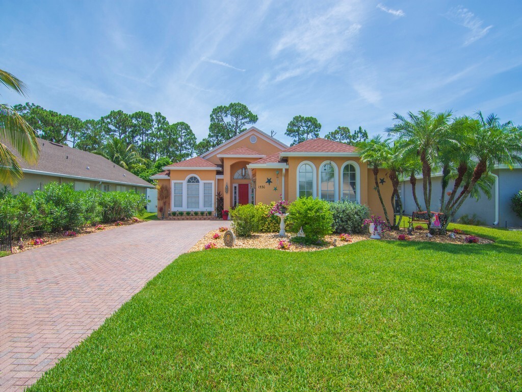 Property Photo:  1530 16th Court SW  FL 32962 