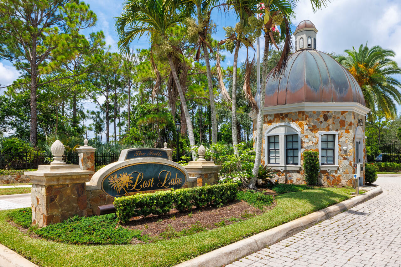 Property Photo:  5129 SE Lost Lake Way  FL 33455 