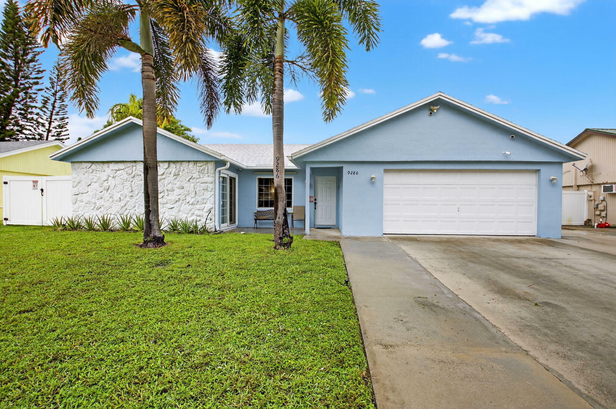 Property Photo: 9286 Longmeadow Circle FL 33436