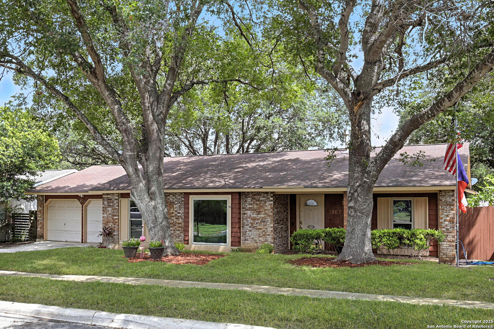 5867 Oak Run  San Antonio TX 78247 photo