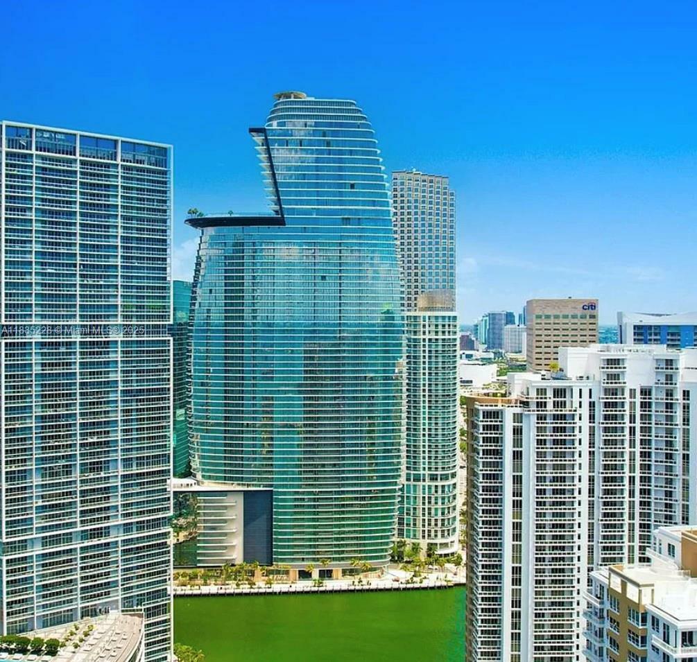 300 Biscayne Boulevard Way #2804  Miami FL 33131 photo