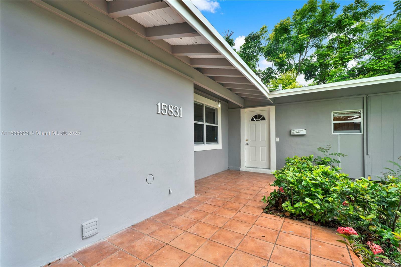 Property Photo: 15831 Palmetto Club Dr FL 33157
