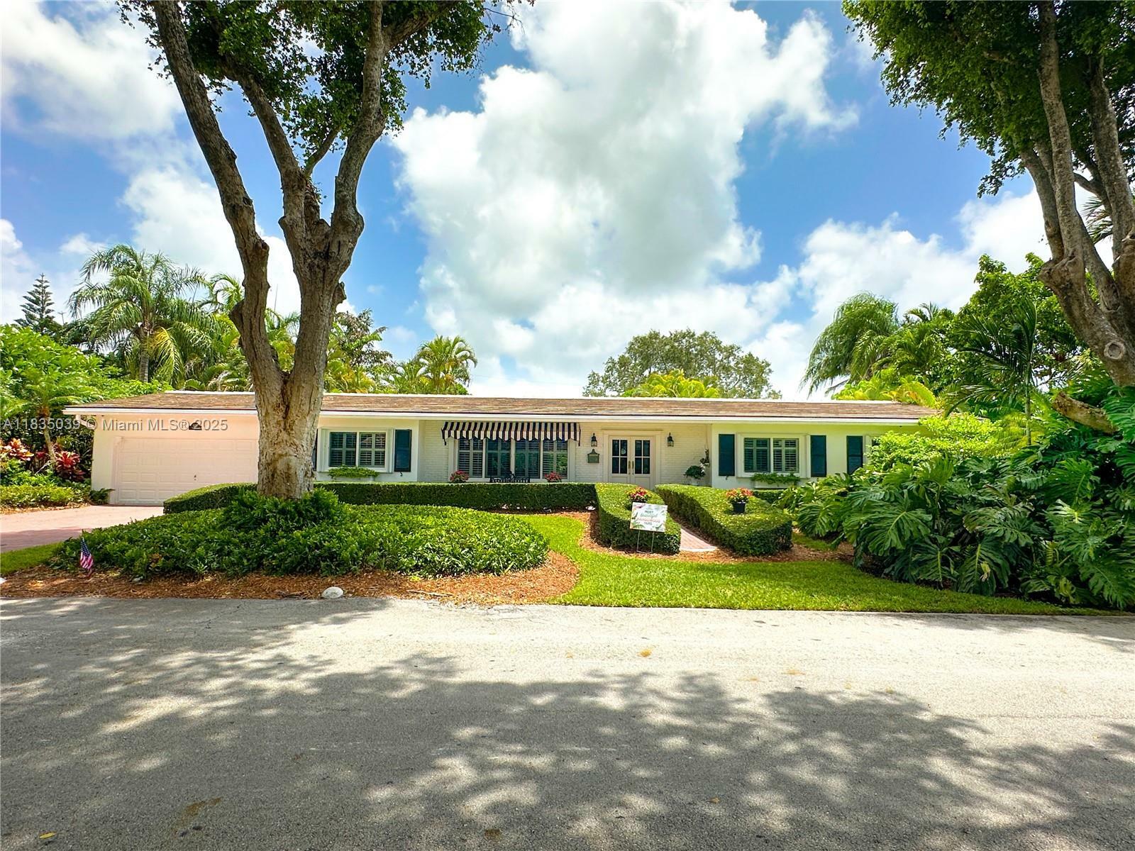 8225 SW 151st St  Palmetto Bay FL 33158 photo