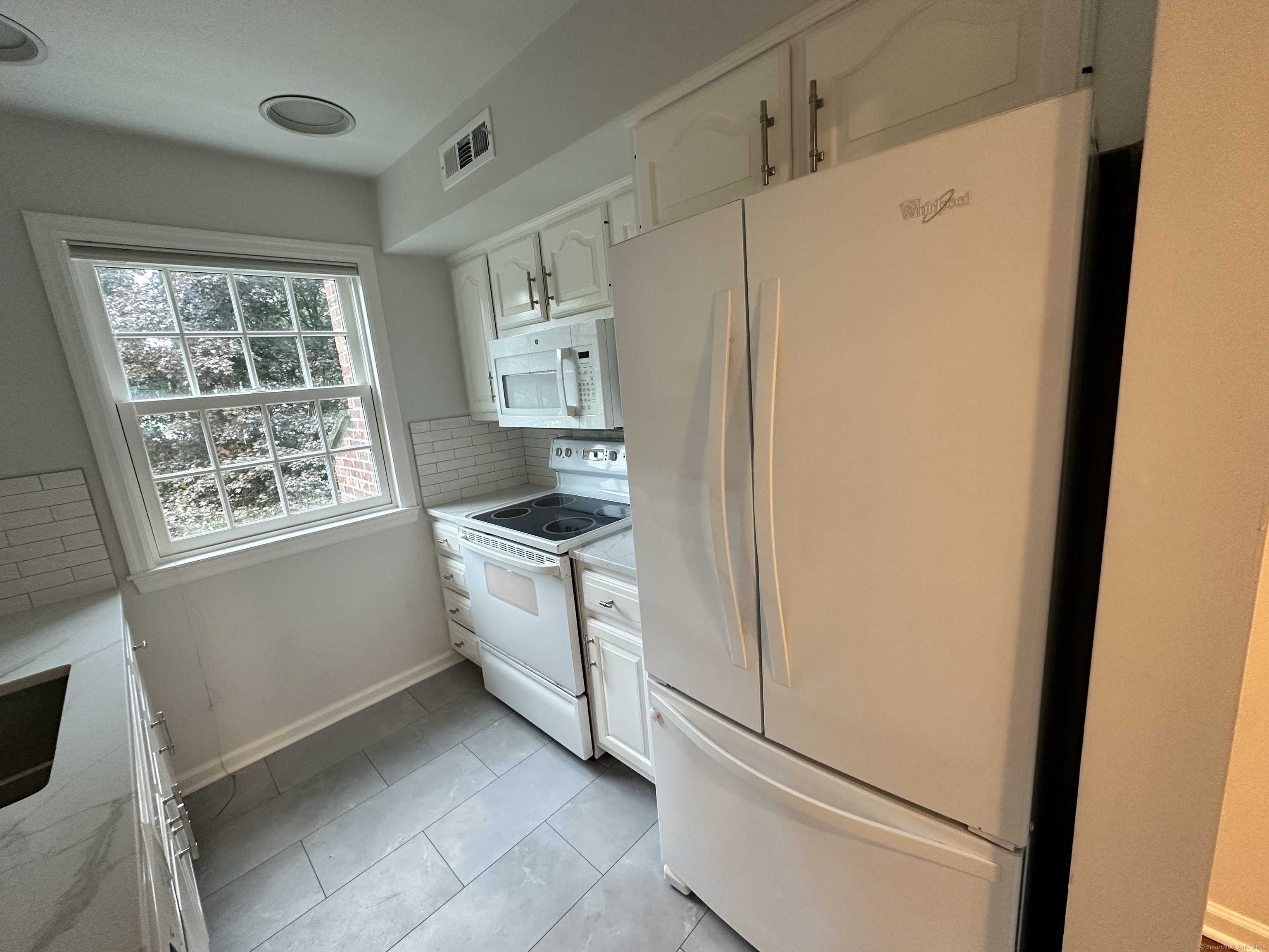 Property Photo: 11 Pond Lane 11 CT 06820