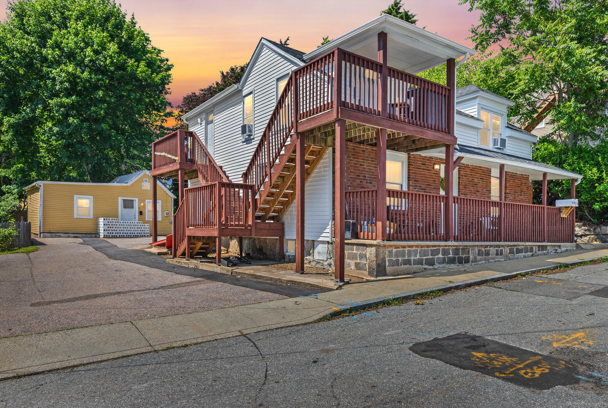 Property Photo: 9 Blackhall Court CT 06320