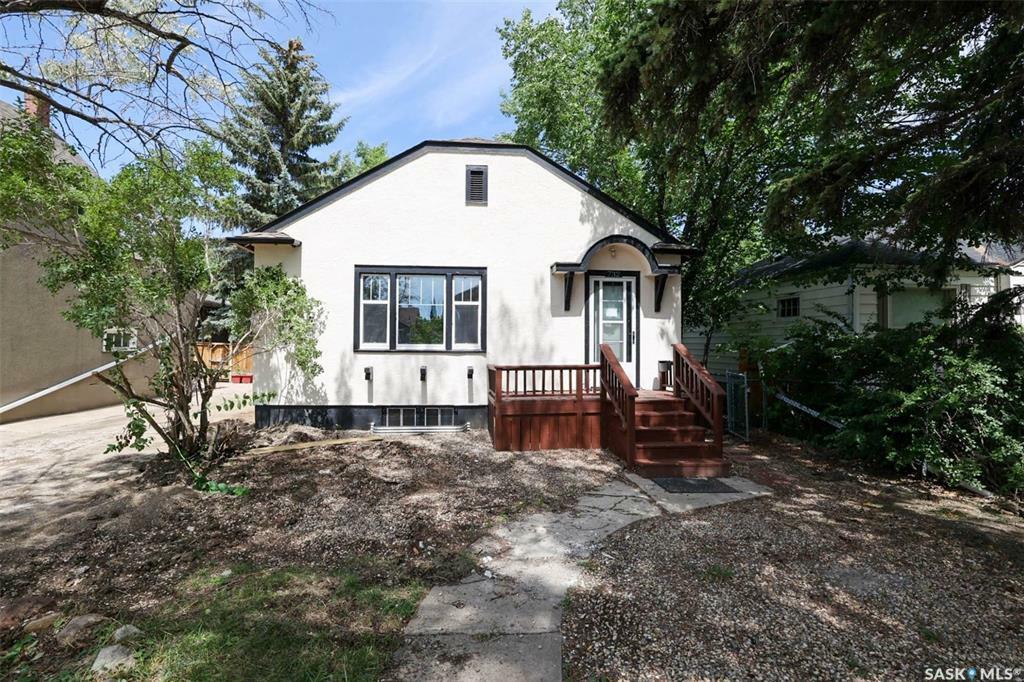 Property Photo: 732 Broadway Avenue SK S4N 1C3