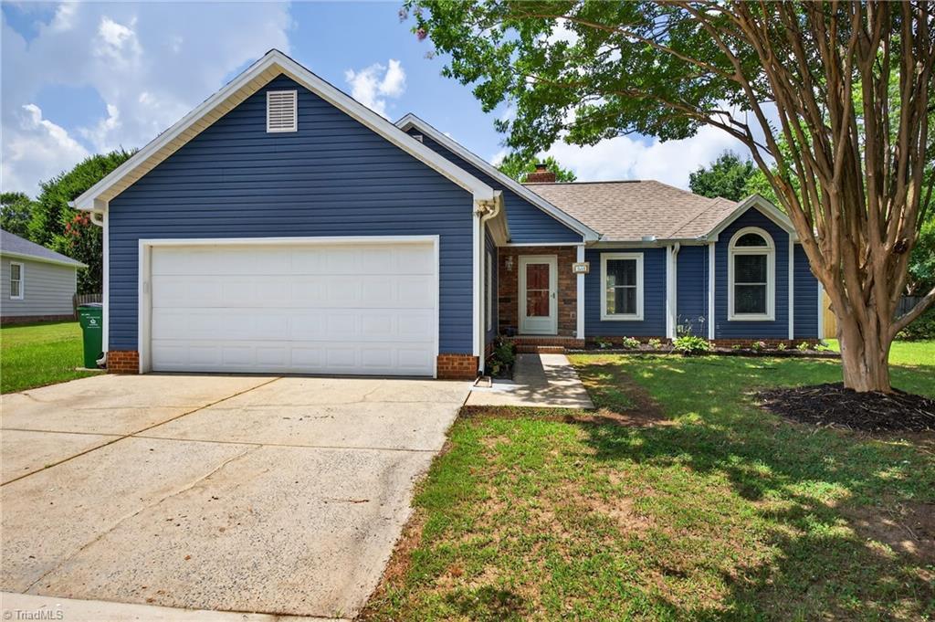Property Photo:  1811 Tufnell Court  NC 28262 