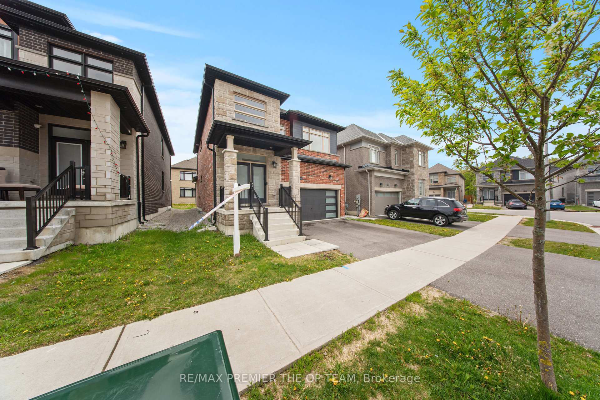 Property Photo: 199 Franklin Trail ON L9J 0J1