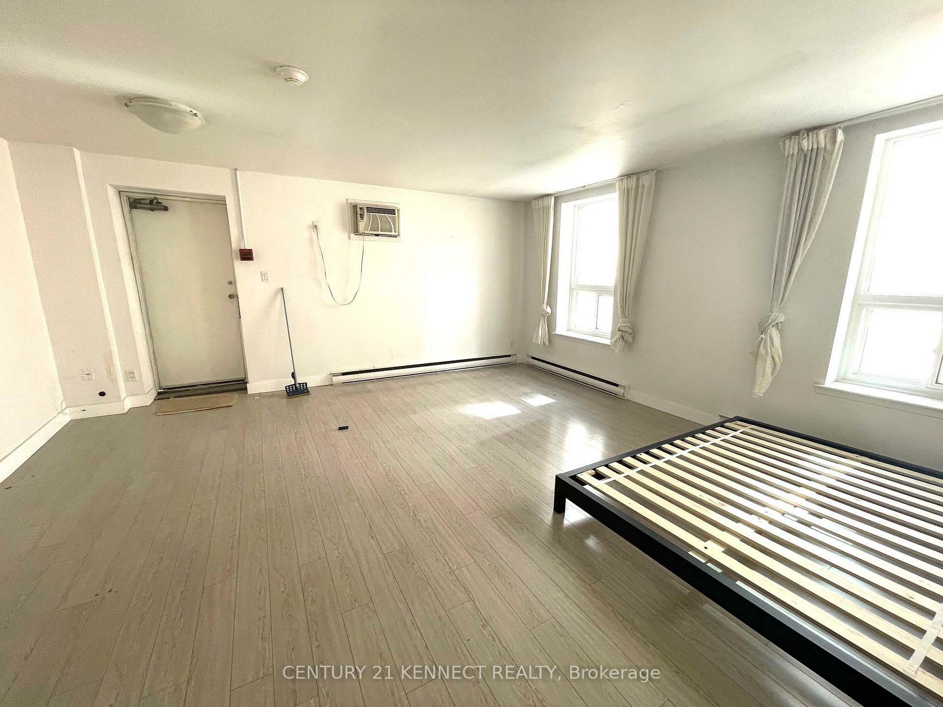 Property Photo: 642 Church Street 3 ON M4Y 2G3