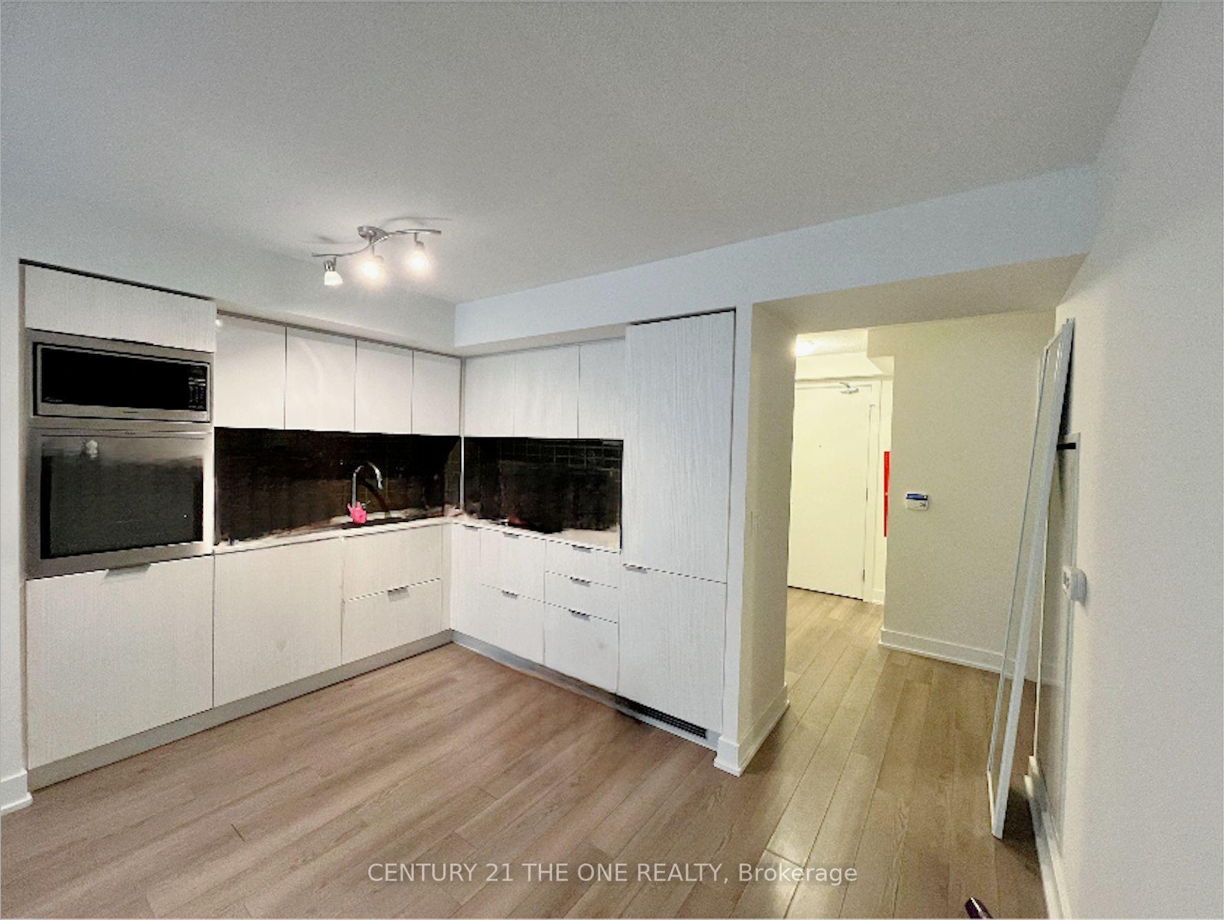 Property Photo: 318 Richmond Street W 710 ON M5V 0B4