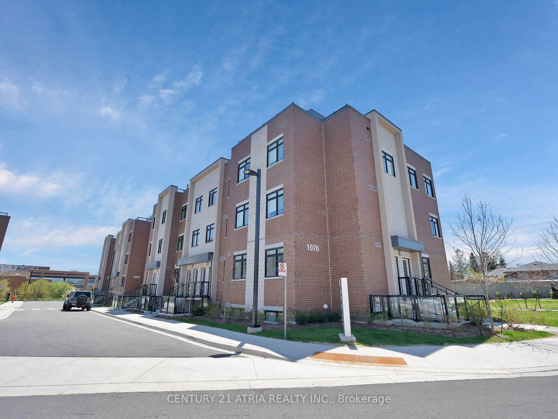 Property Photo: 1070 Douglas McCurdy Common 224 ON L5G 4B1