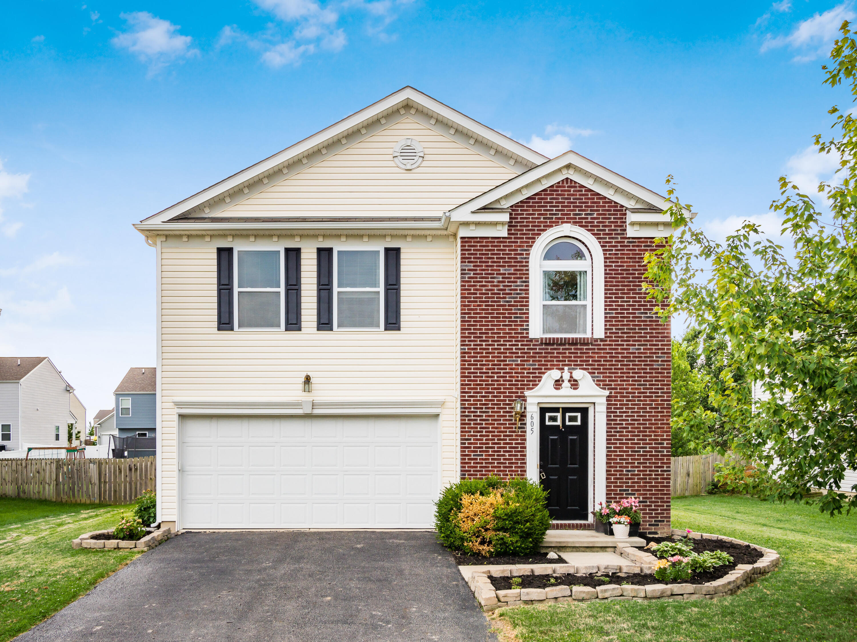 Property Photo: 605 Professional Parkway OH 43040