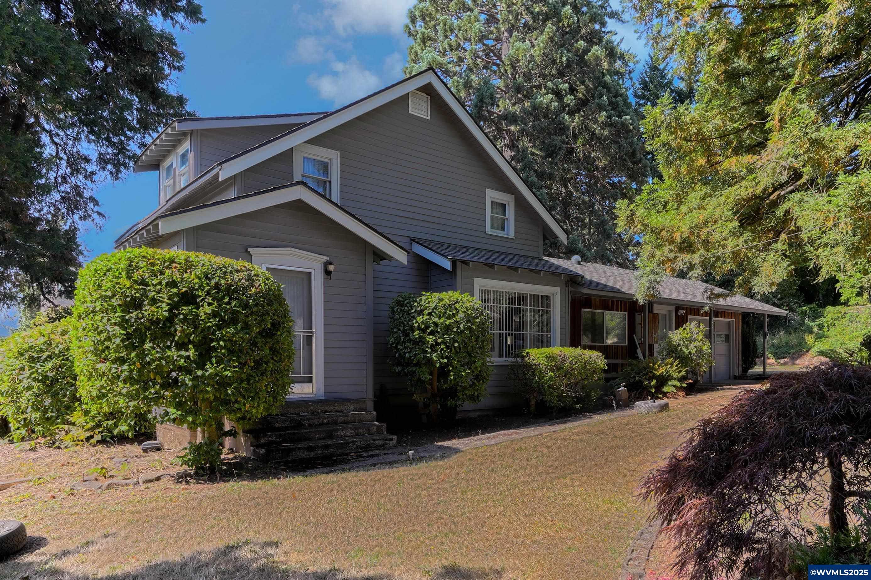 Property Photo: 690 Tulip Av OR 97304