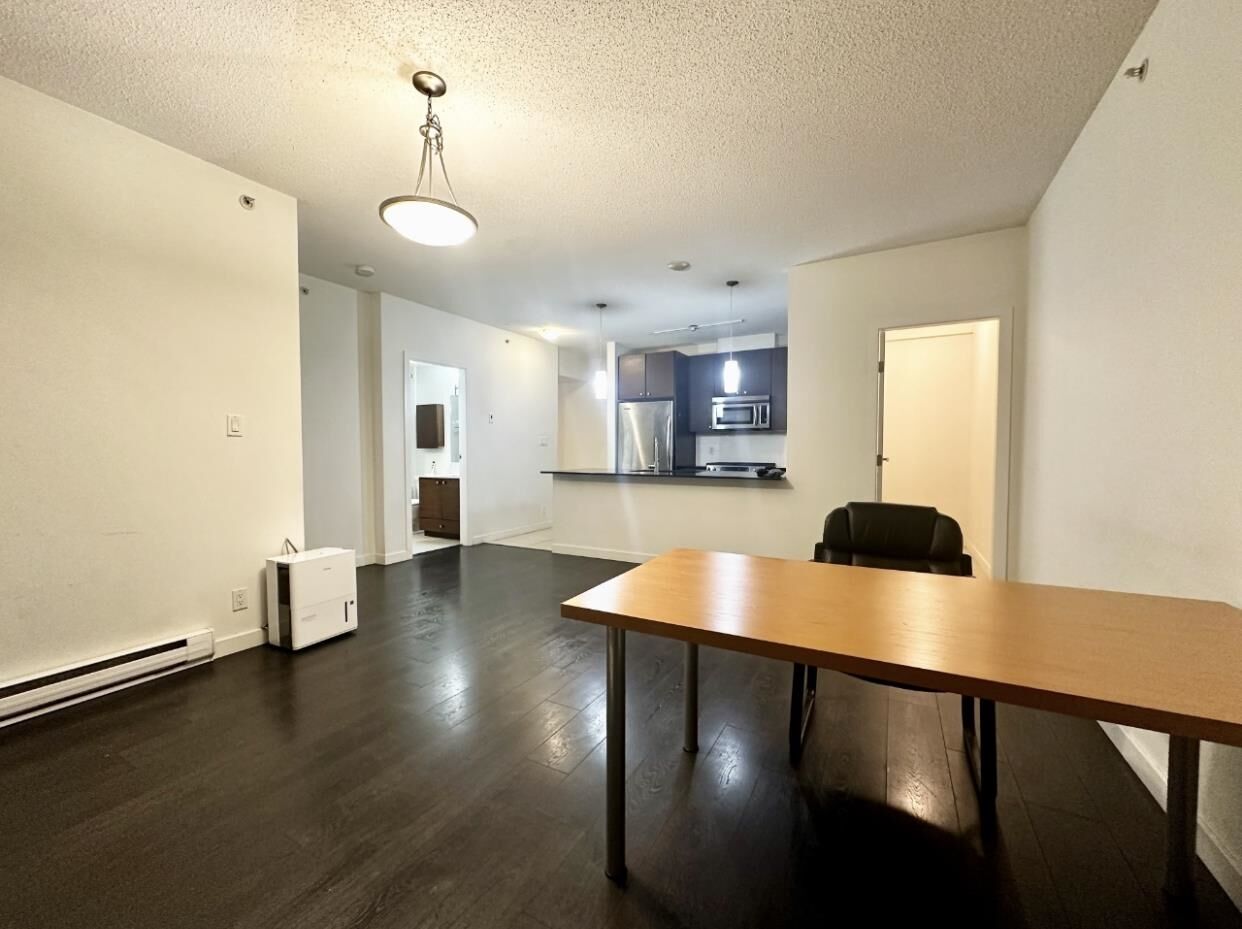 Property Photo:  7362 Elmbridge Way 1X1  BC V6X 0A6 