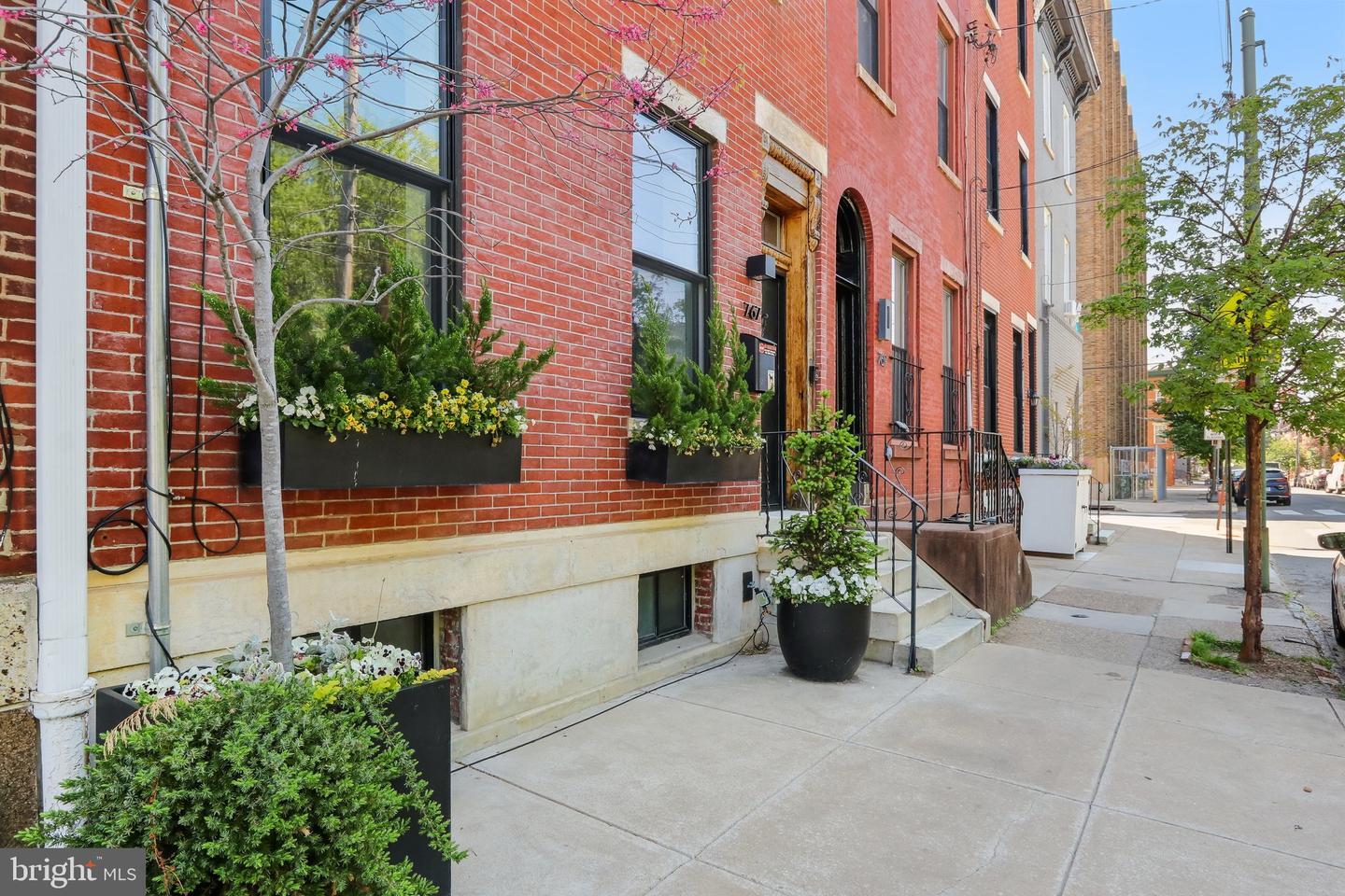 767 S 12th Street  Philadelphia PA 19147 photo