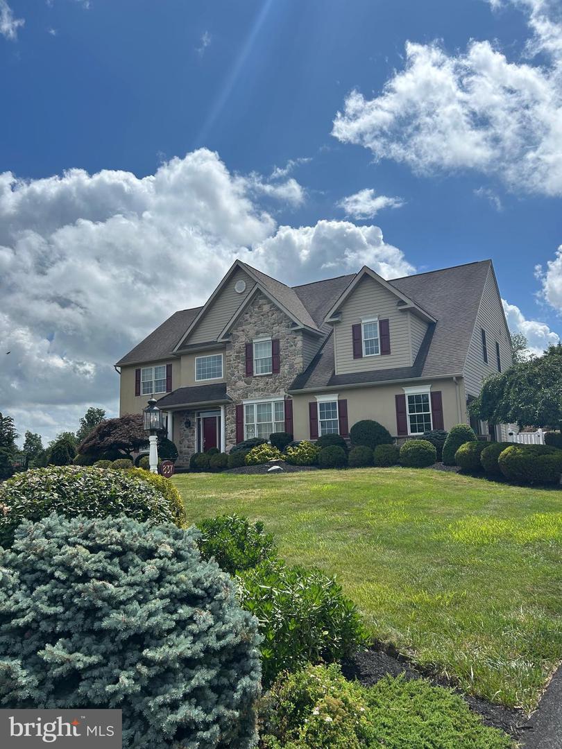 Property Photo: 837 Wynnefield Drive PA 18964