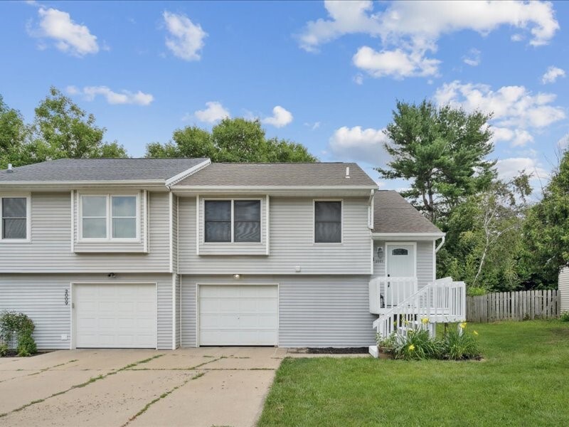 Property Photo: 2007 South Ridge Dr IA 52241