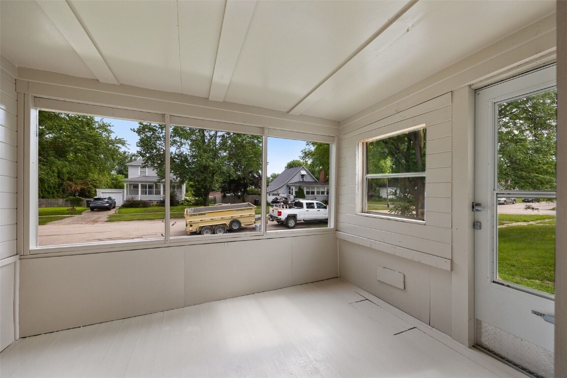 Property Photo: 609 34th St NE IA 52402