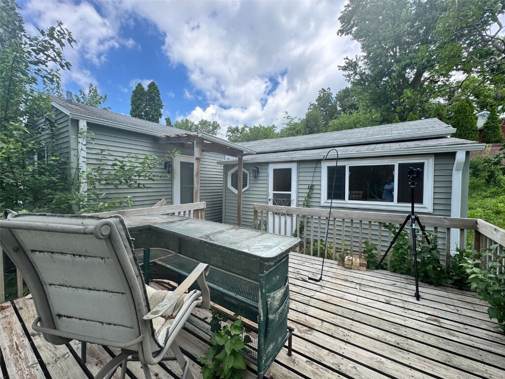 Property Photo: 1640 11th St NW IA 52405