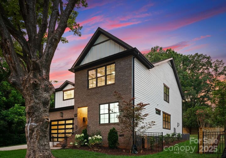 Property Photo: 725 Hillside Avenue NC 28209