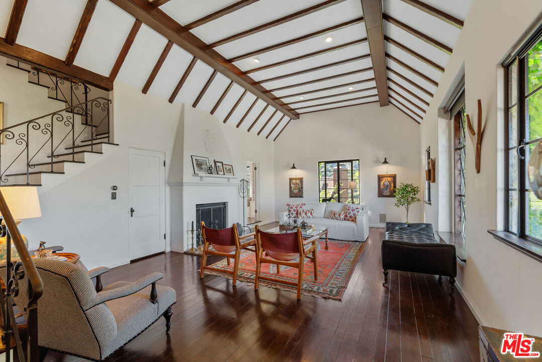 Property Photo: 3827 Carnavon Way CA 90027