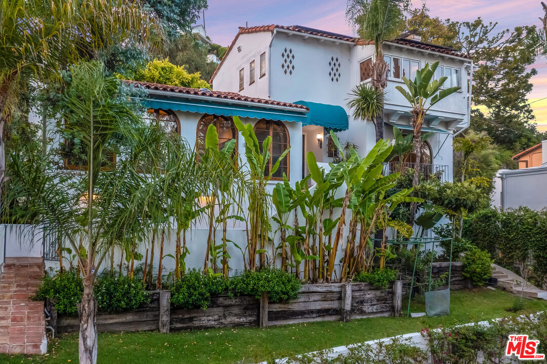 Property Photo:  7825 Hillside Ave  CA 90046 