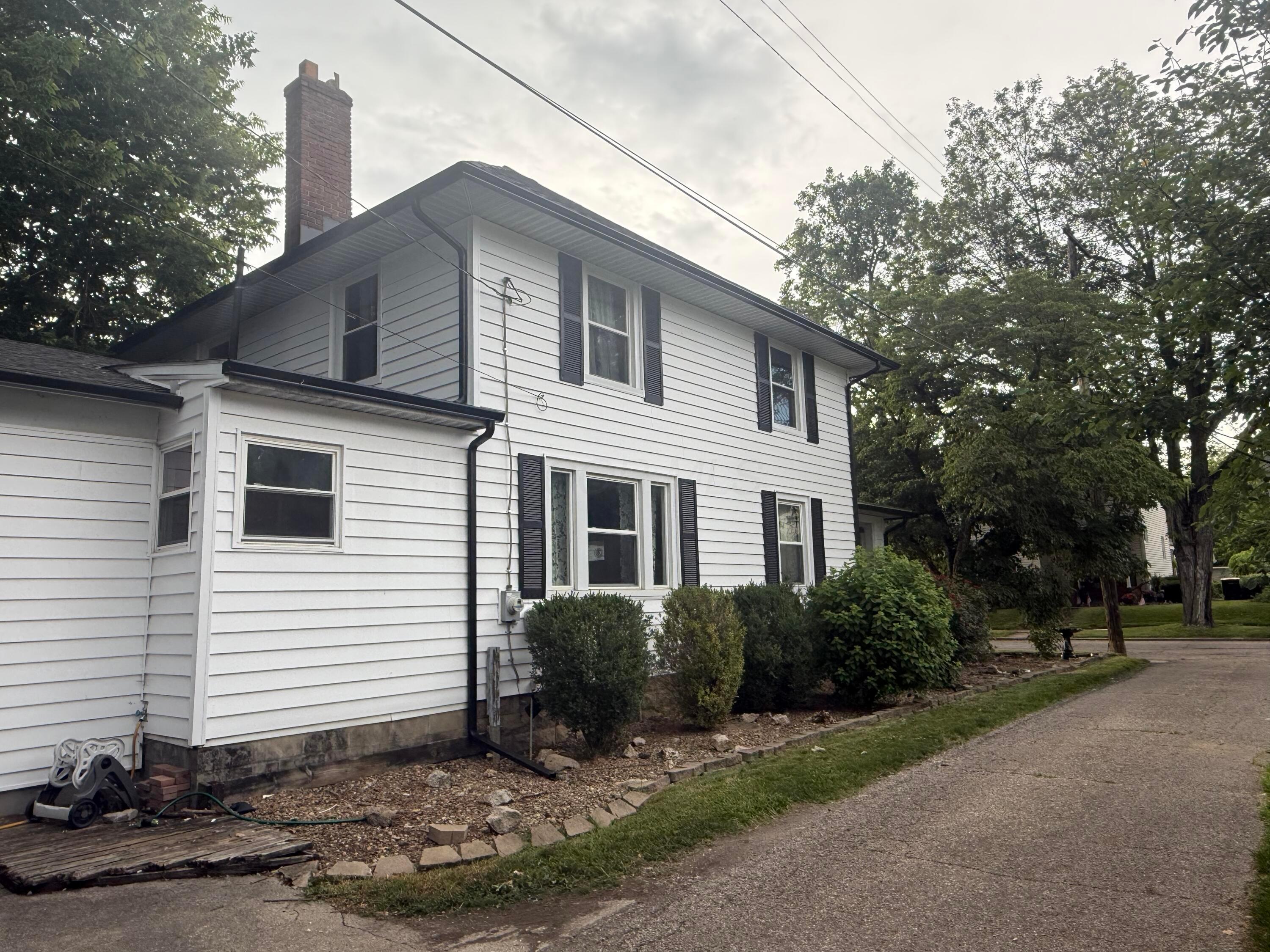 Property Photo: 147 W Shields Street OH 43055