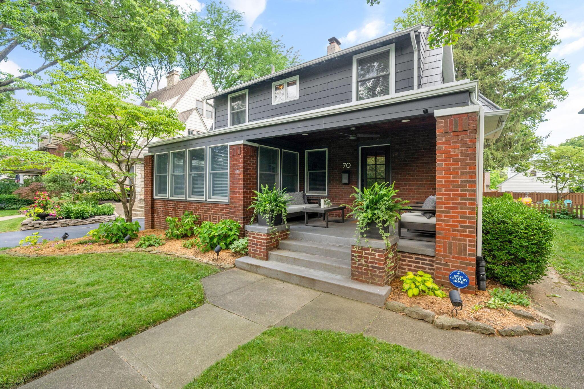Property Photo: 70 N Cassingham Road OH 43209