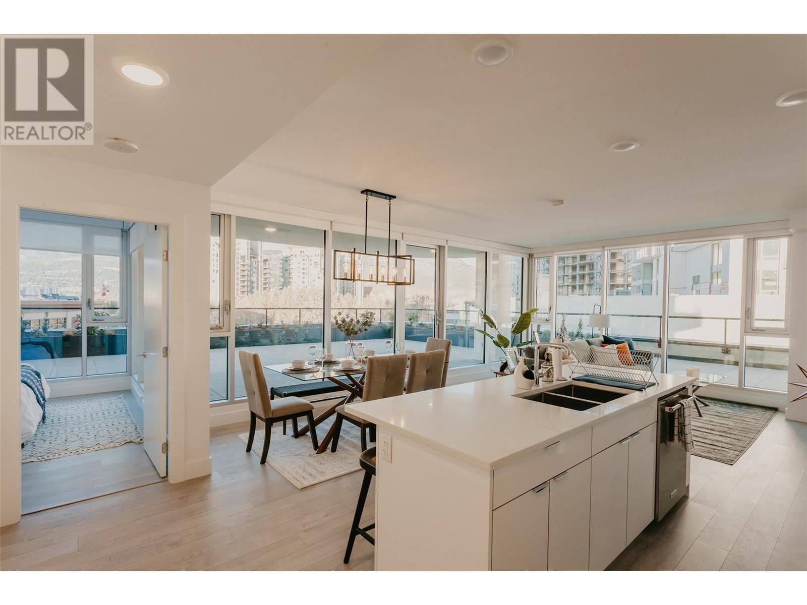 Property Photo: 1232 Ellis Street 403 BC V1Y 1Z4