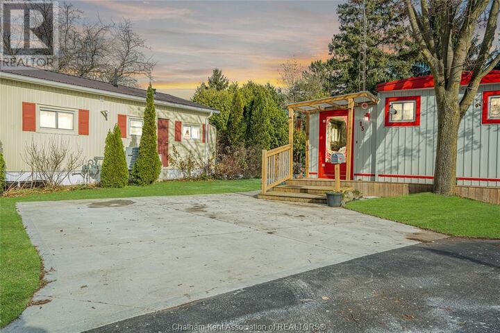 Property Photo: 22220 Charing Cross Road 13 ON N7M 5V8