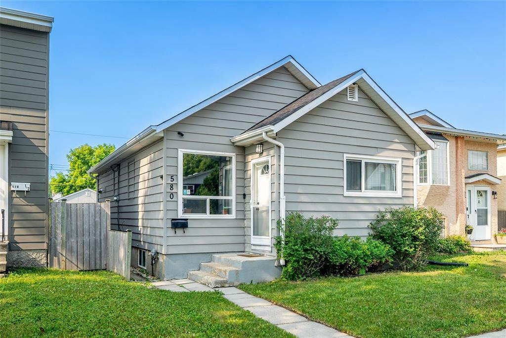 Property Photo: 580 Bannerman Avenue MB R2W 0V9