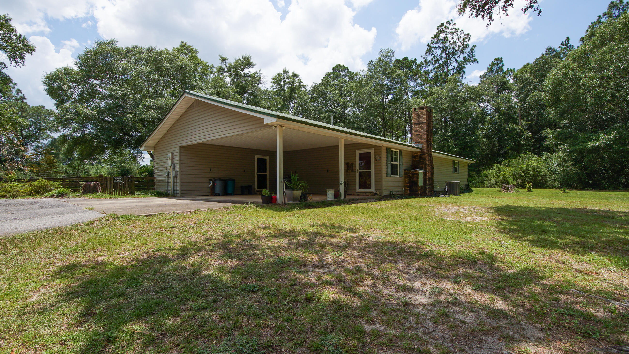 Property Photo: 101 Malloy Lane FL 32433