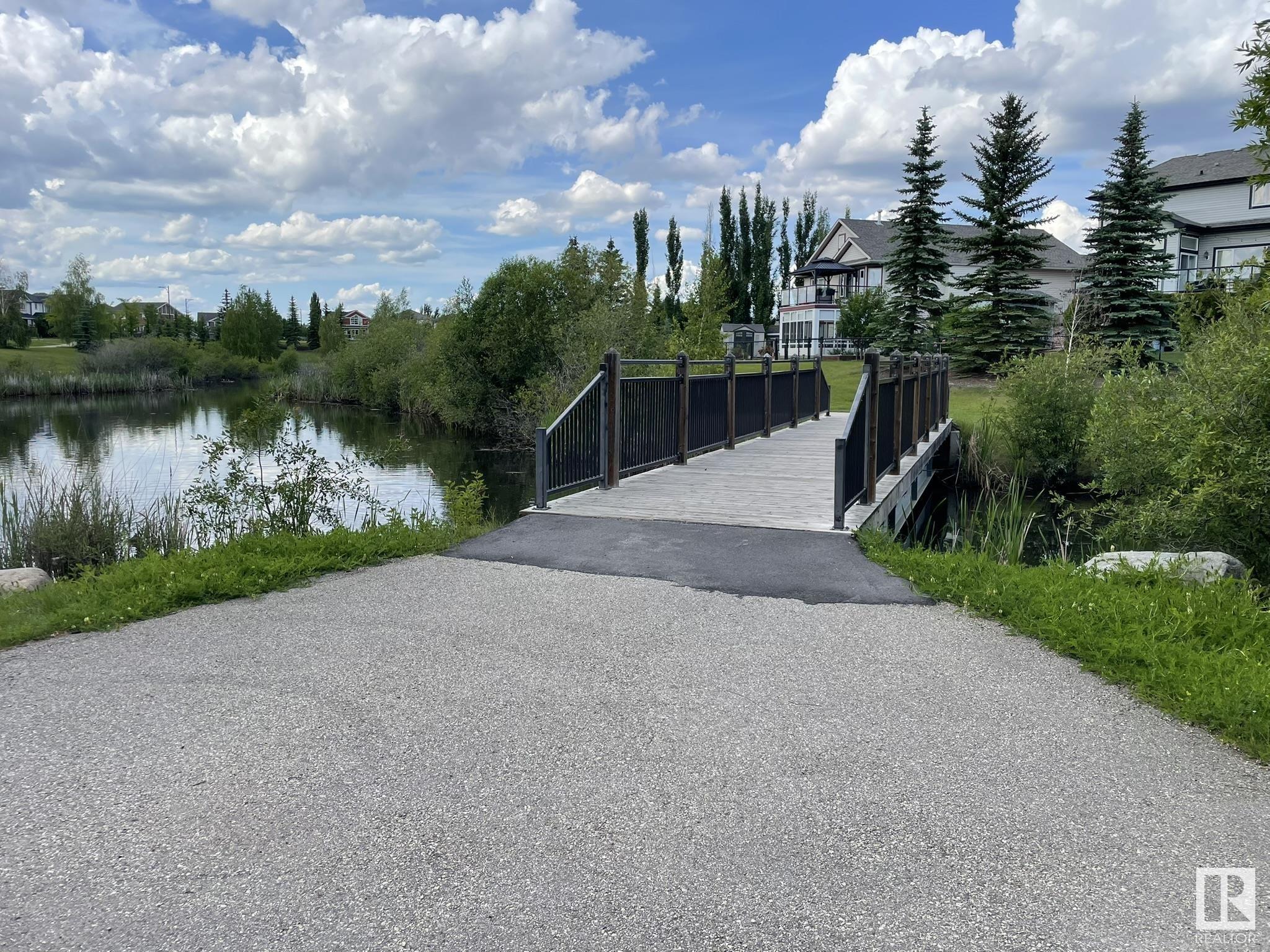 Photo de la propriété: 7355 Singer Way NW AB T6R 3R9