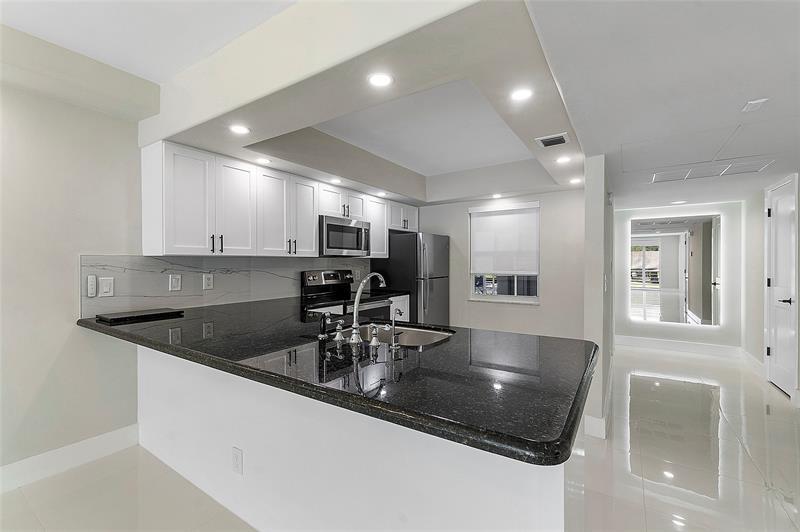 Property Photo: 605 Oaks Dr 210 FL 33069