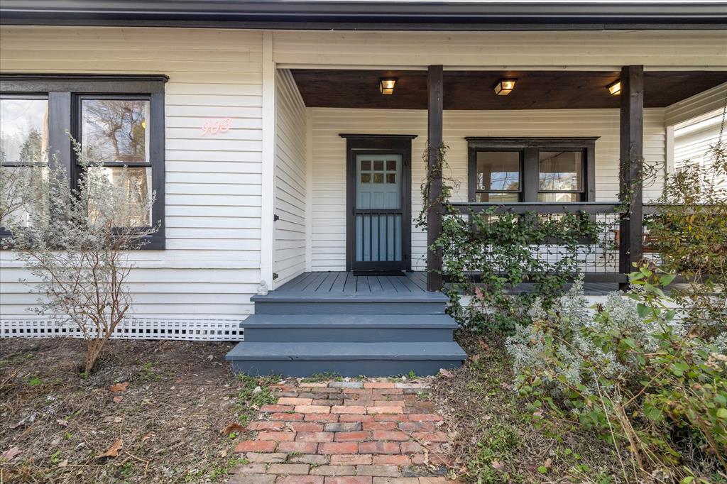 Property Photo: 903 Taylor Street TX 77007