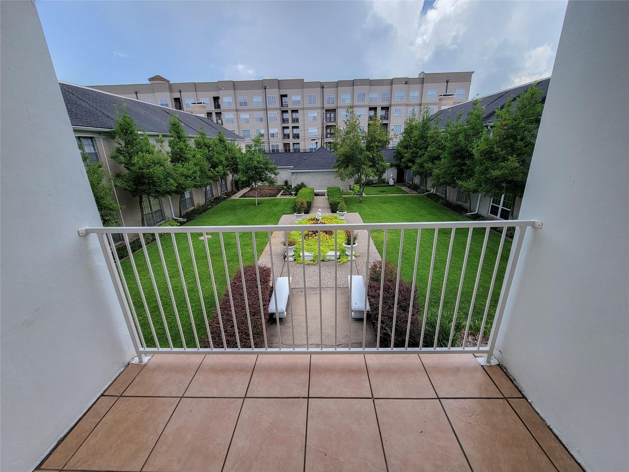 Property Photo:  2600 Bellefontaine Street A21  TX 77025 
