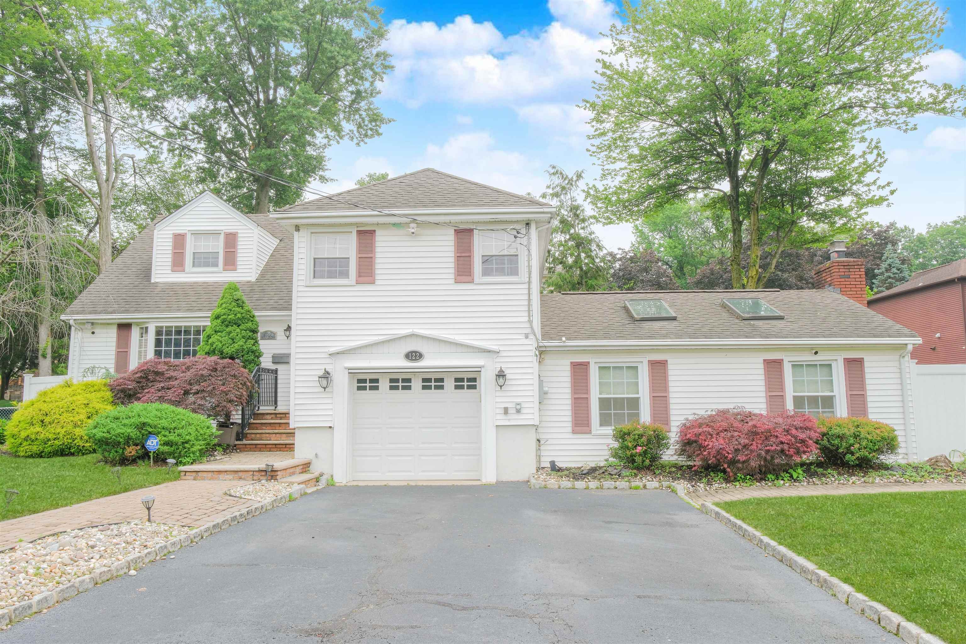 122 Village Circle East  Paramus NJ 07652 photo
