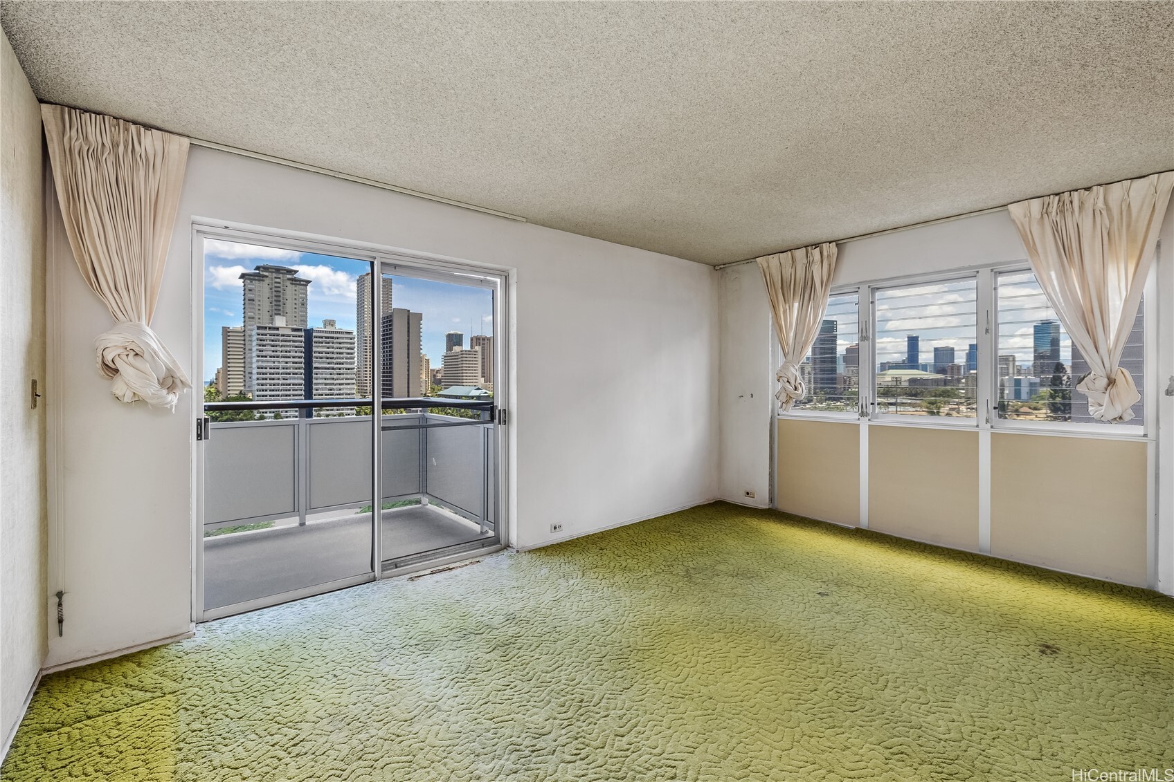 Property Photo: 509 University Avenue 1004 HI 96826